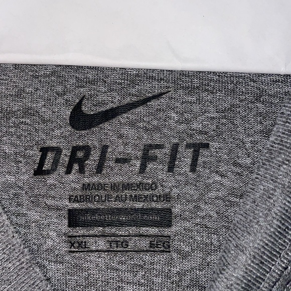 NIKE Dri-Fit shirt.
🚭👕 - Picture 3 of 5